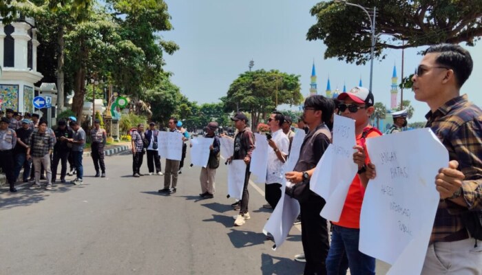 Puluhan Wartawan Geruduk Kejari Tuban, Tuntut Keterbukaan Informasi dan Perlindungan Jurnalis