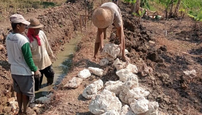 Proyek Irigasi Sumedangan Dilaporkan ke UPT PSDA, Warga Ancam Bawa ke APH, Panggill PJ Kades Sumedangan.