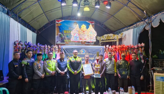 Meriahkan Lomba Satkamling 2026, Polres Kuningan Gelar Wayang Golek “PAK 3” di Darma