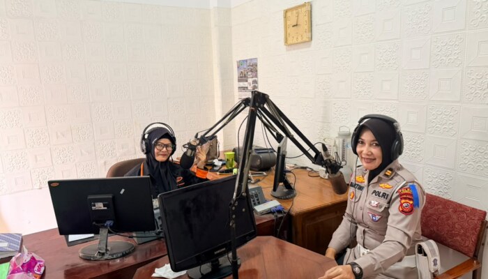 Polres Kuningan Gencarkan Edukasi Tertib Berlalu Lintas Melalui Talkshow Radio dalam Operasi Patuh Lodaya 2026