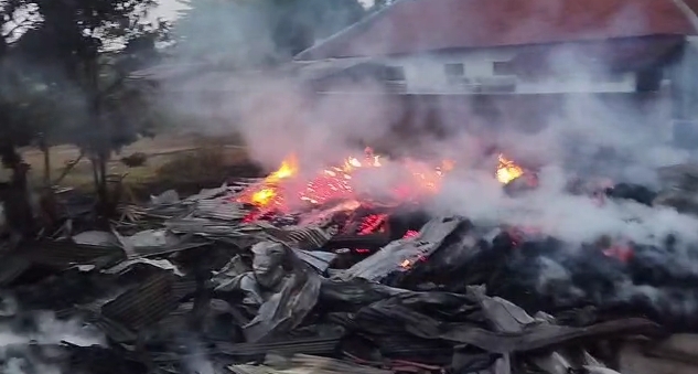 kebakaran hebat gudang kayu di weru cirebon, kerugian ditaksir tembus rp2,26 miliar